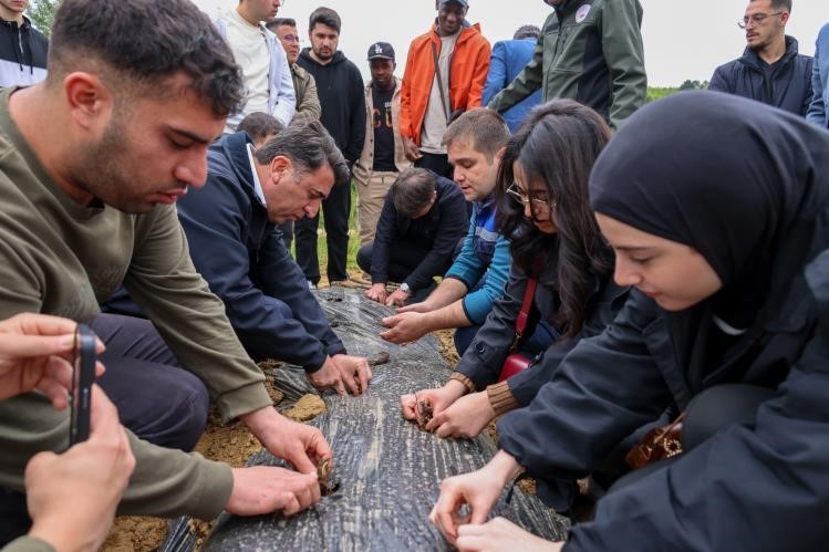 Vali Aygöl’den genç çiftçilere destek