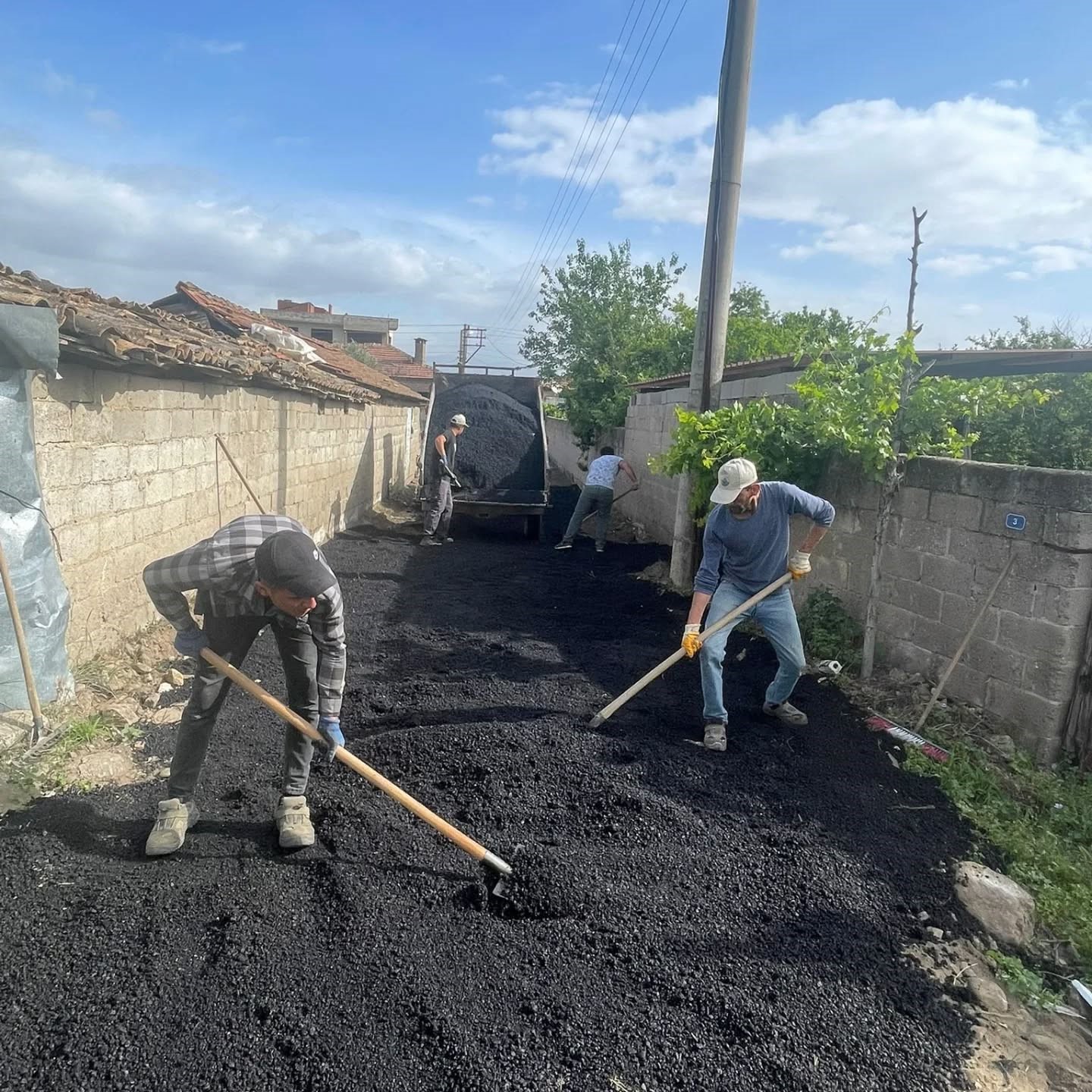 Yenipazar’da çevre düzenlemesi sürüyor