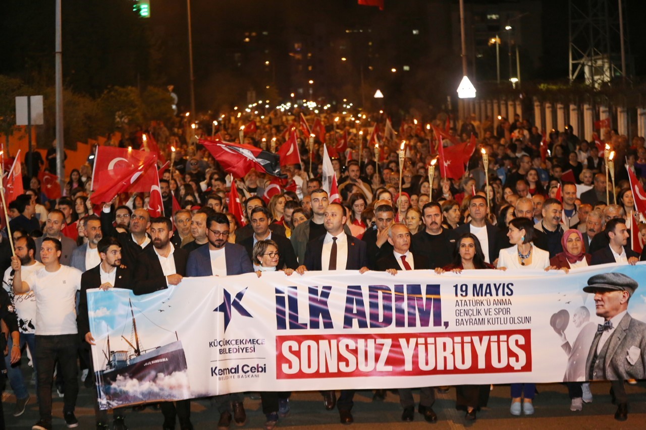 Küçükçekmece’de 19 Mayıs coşkusu sokaklara taştı