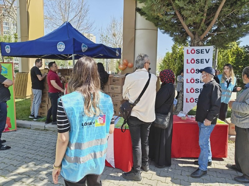 LÖSEV’den 250 aileye et dağıtımı
