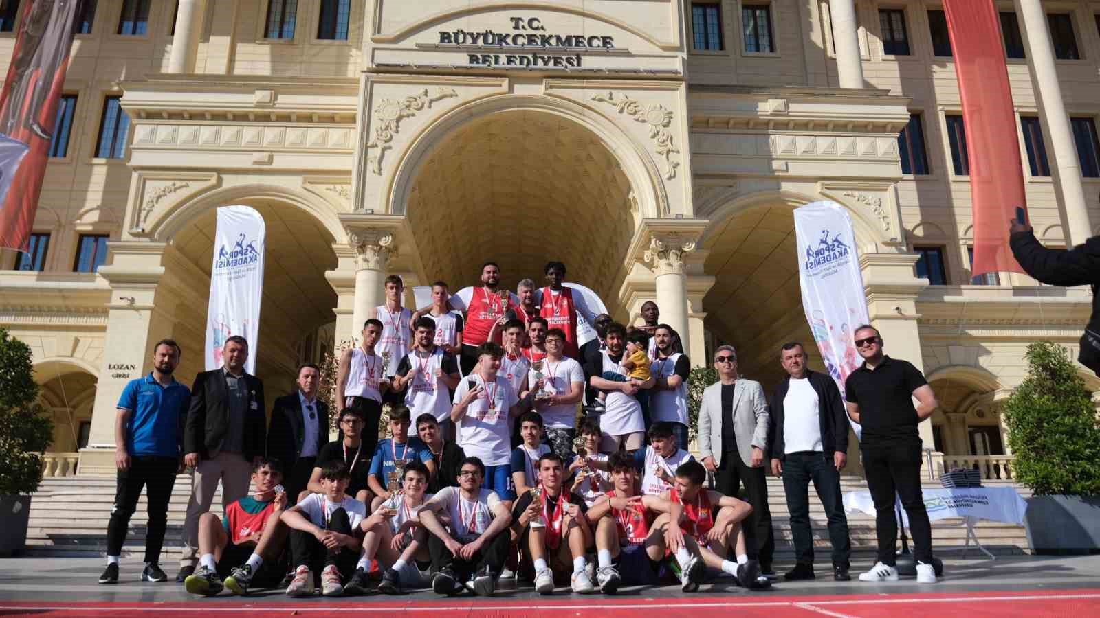 3x3 Basketbol Gen&ccedil;lik Kupası nefesleri kesti
