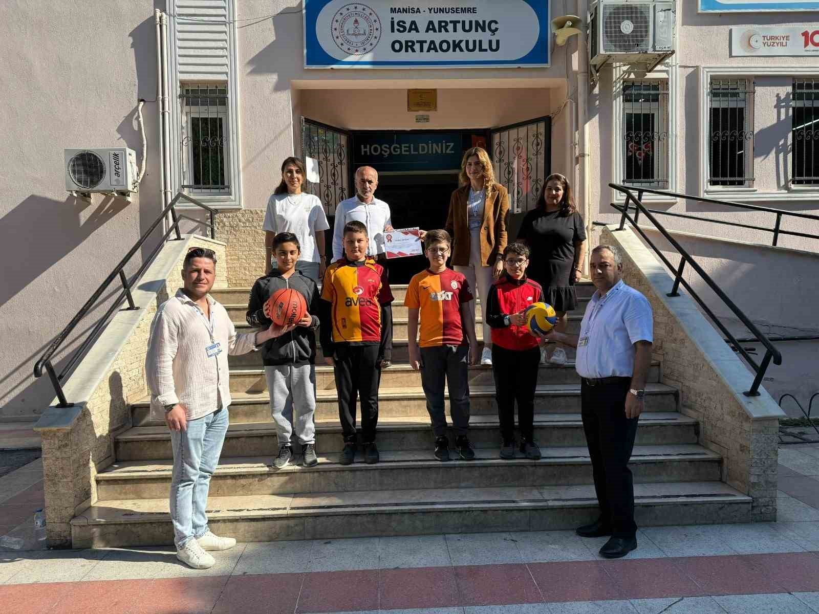 Yunusemre&rsquo;de okullar arası pil yarışması sona erdi
