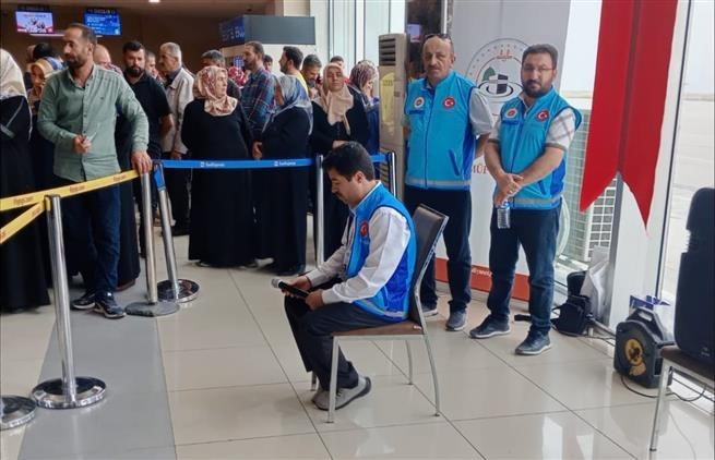 Hacı adayları kutsal topraklara uğurlandı