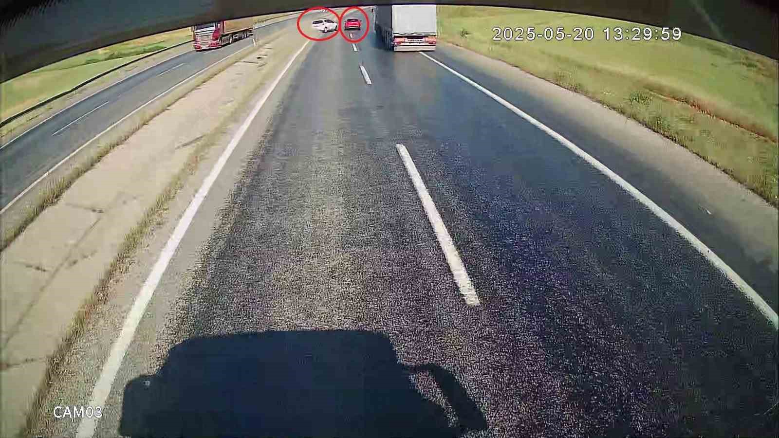 Şerit ihlalinin kazaya neden olduğu anlar kamerada
