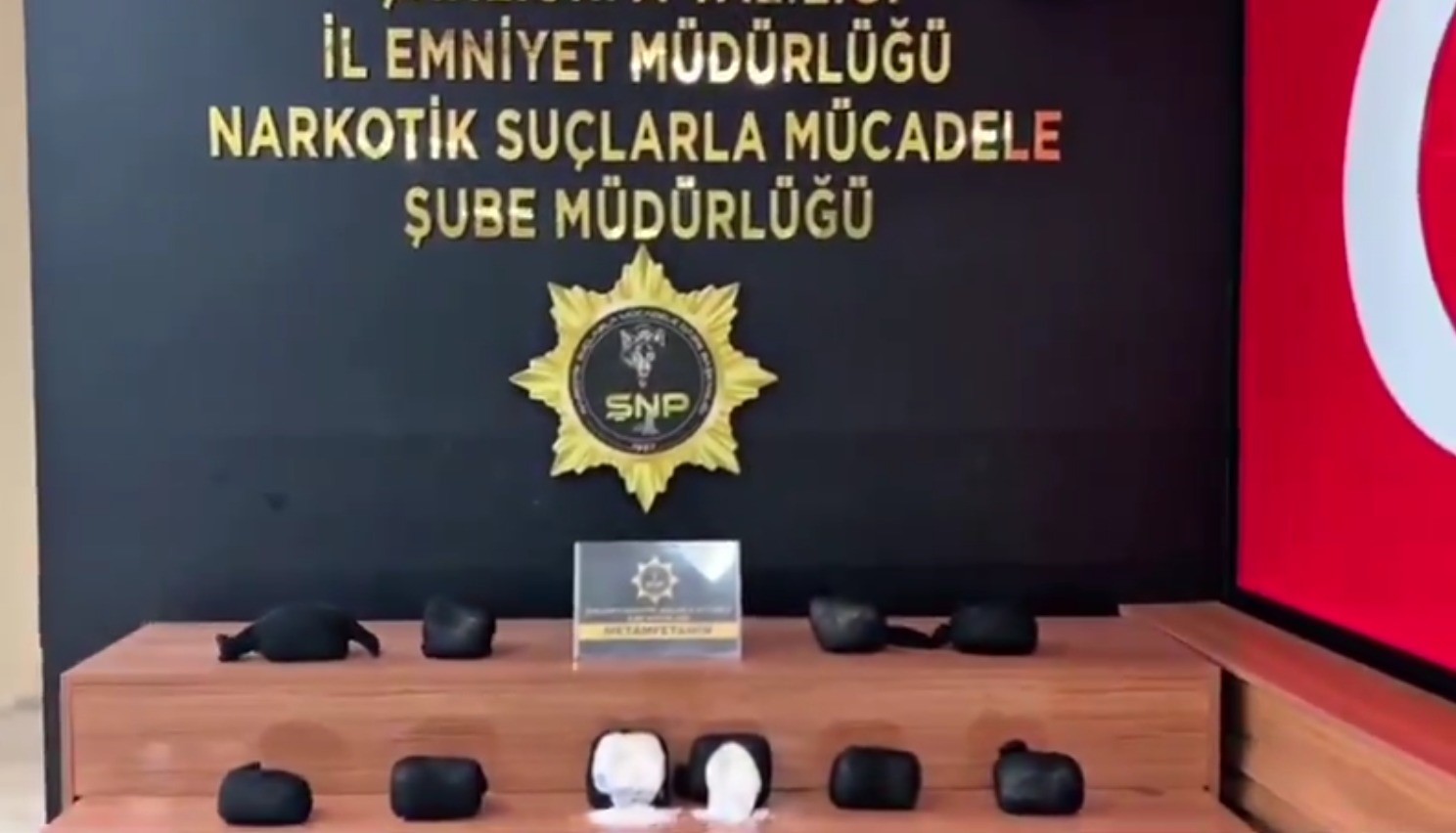 Şanlıurfa&rsquo;da araca zulalanmış 5 kilo 250 gram metamfetamin ele ge&ccedil;irildi
