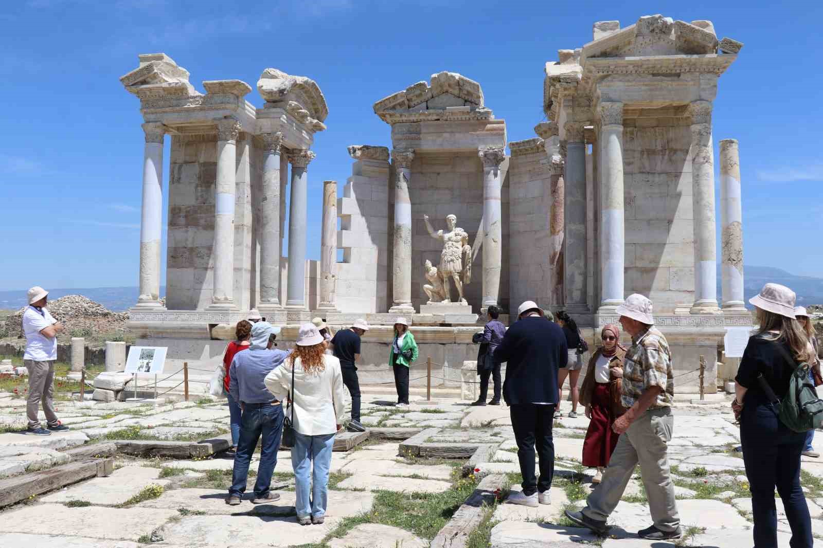 İş Bankası’ndan Laodikeia ve Tripolis antik kenti kazılarına 5 yıllık destek
