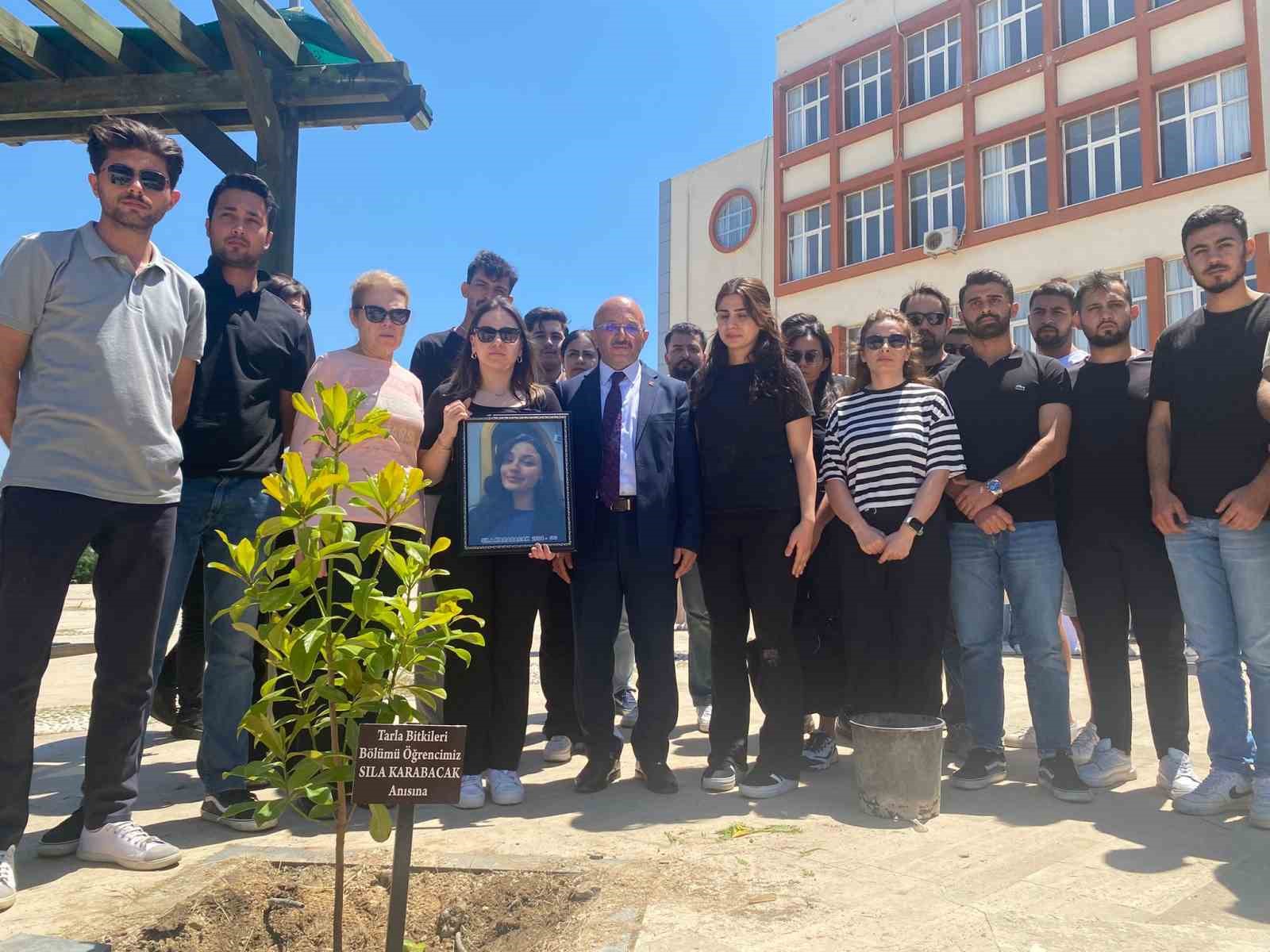 Trafik kazasında hayatını kaybeden öğrenciler için fidan diktiler İhlas Haber Ajansı