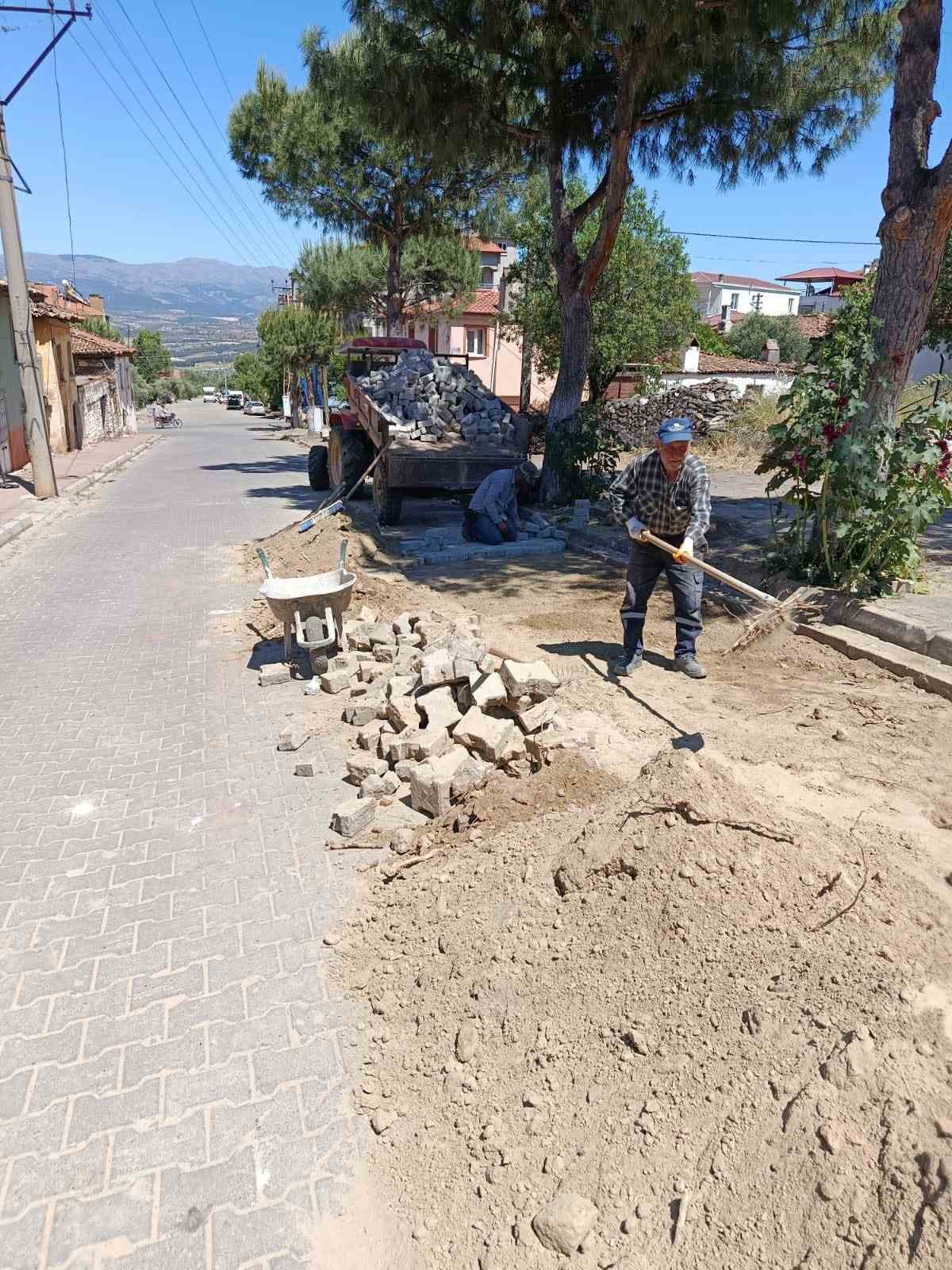 Karacasu’nun yolları yenileniyor
