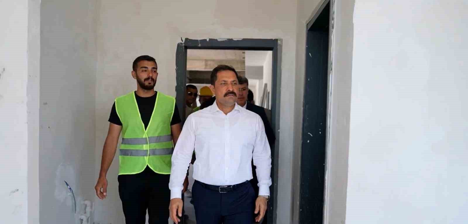 Orhanlı afet konutlarında inşa edilen ilkokul ve ortaokulda sona gelindi
