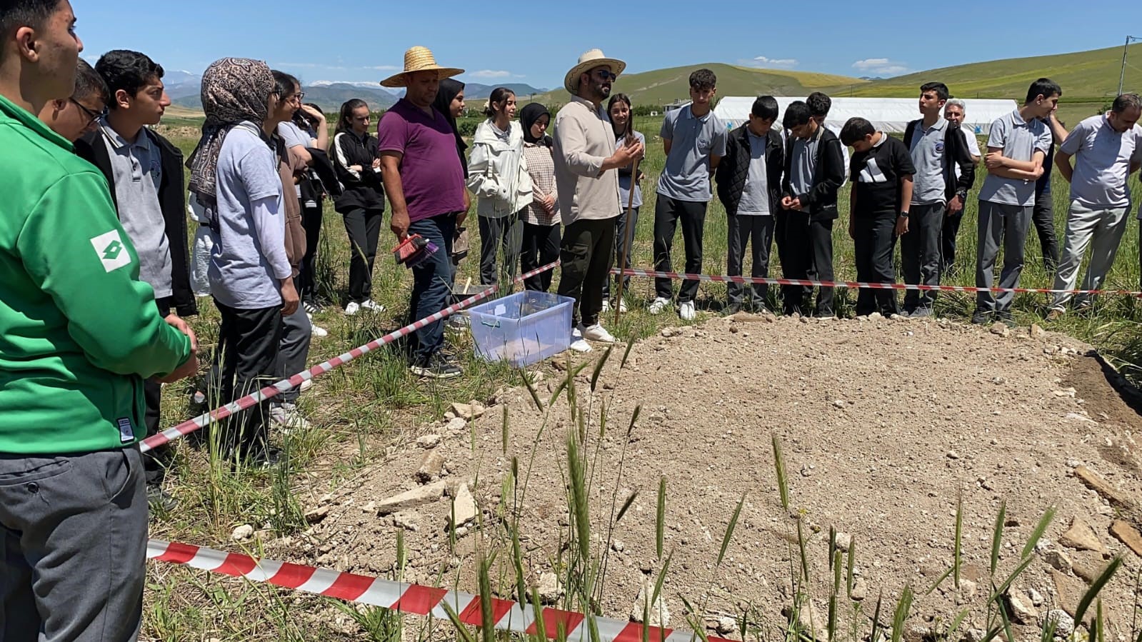 Elazığ’da öğrenciler tarihi mozaiği inceledi
