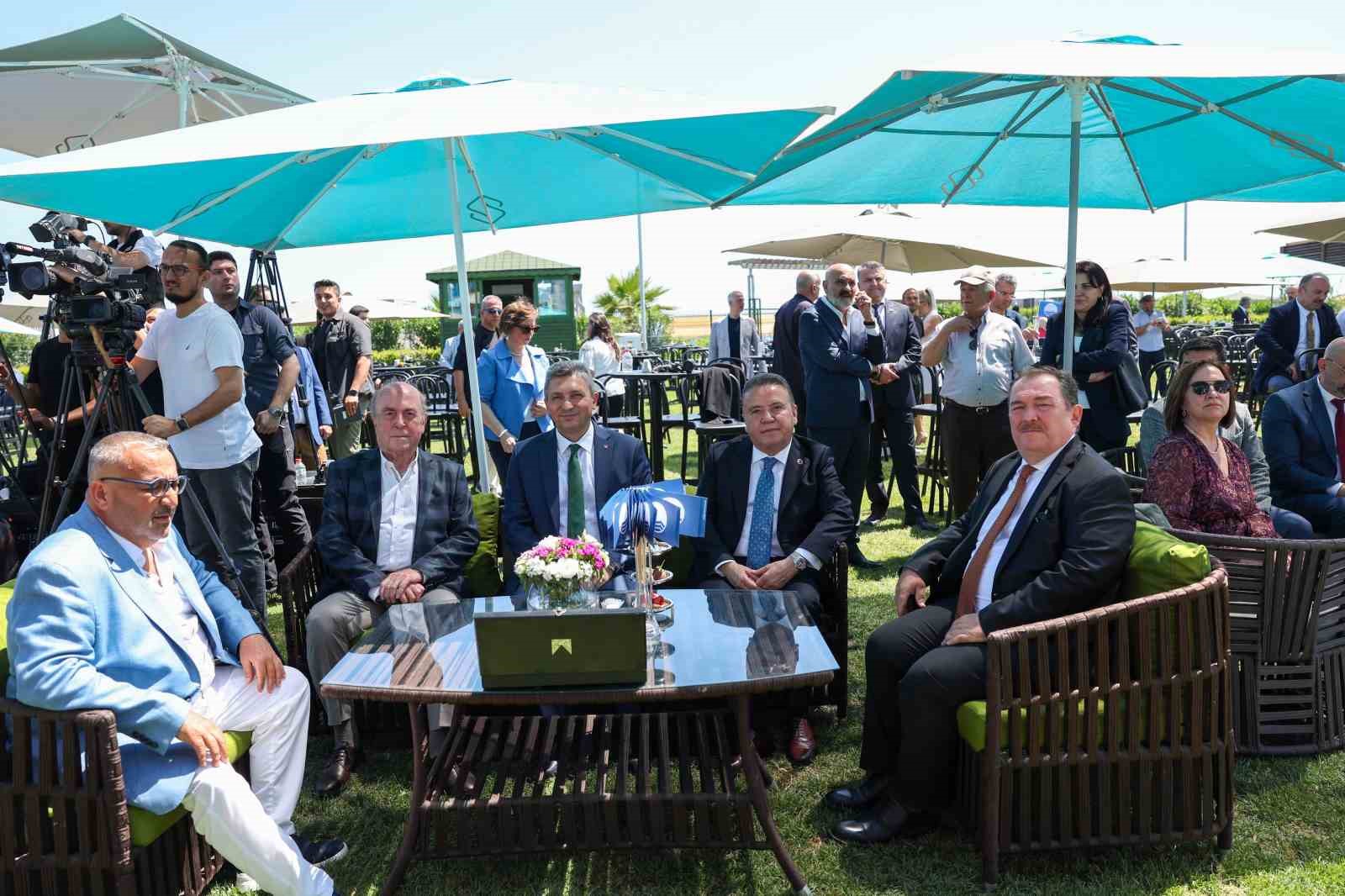 Başkan Böcek: "640 kilometrelik kıyı şeridimizde, marina ve turizm teknelerinin mavi bayrak alması için büyük gayret gösteriyoruz"
