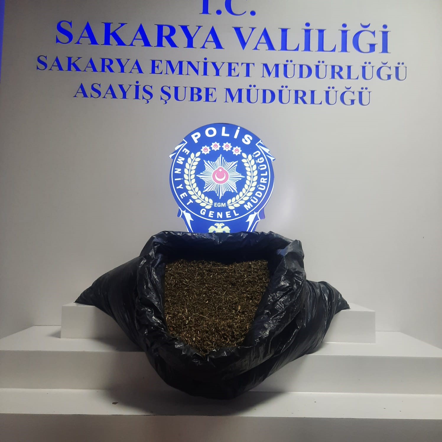 10 yıl hapis cezası olan şüpheli, 3 kilogram uyuşturucuyla yakalandı