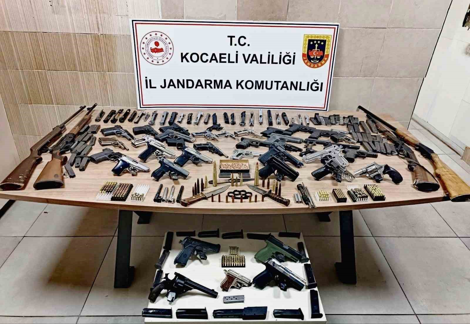 18 ruhsatsız tabanca ve av tüfeği ele geçirildi