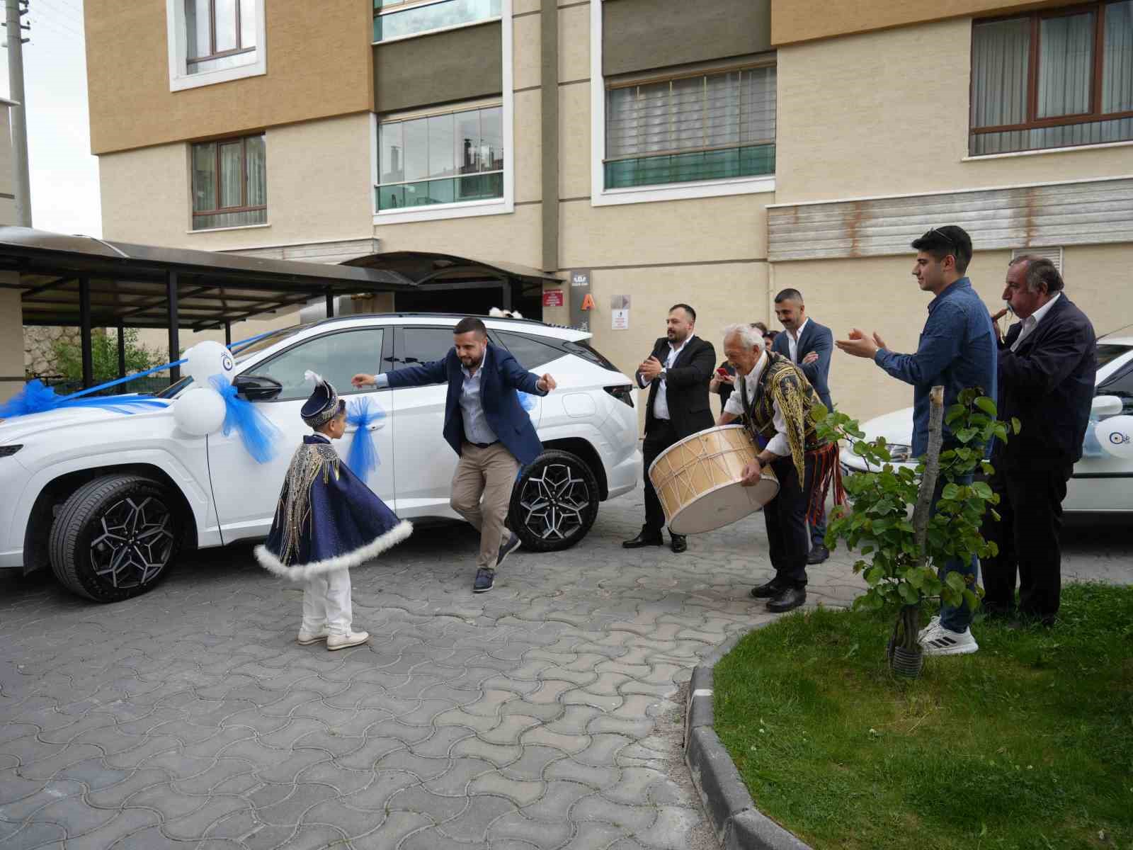 Şehit oğluna jandarma ve polis ekiplerinden &ouml;zel konvoy
