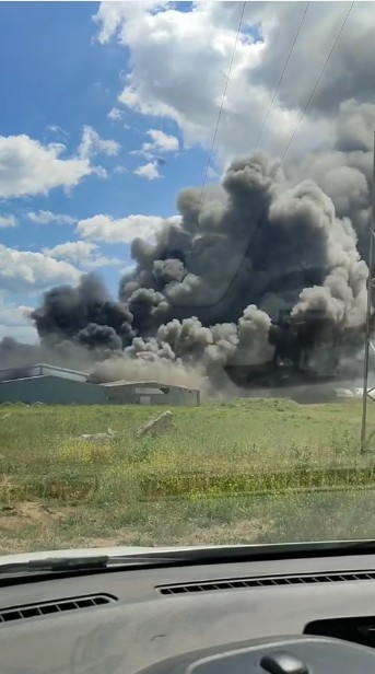 Kocaeli&rsquo;de boya fabrikasında &ccedil;ıkan yangın kontrol altına alındı
