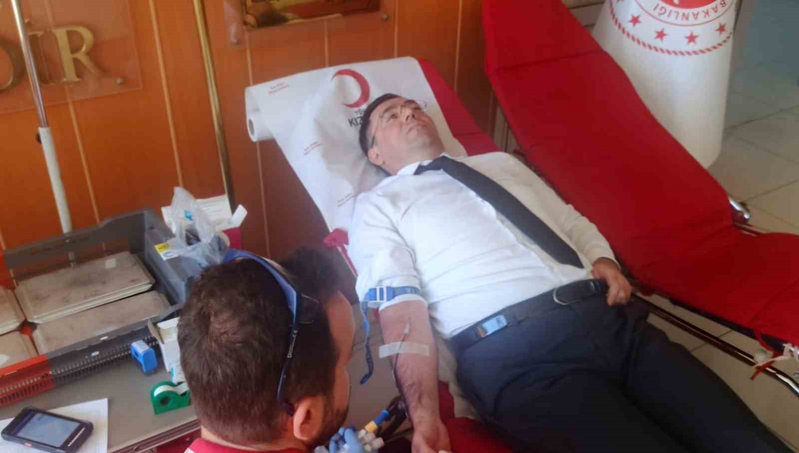 Siirt&rsquo;te savcı ve hakimler kan bağışında bulundu
