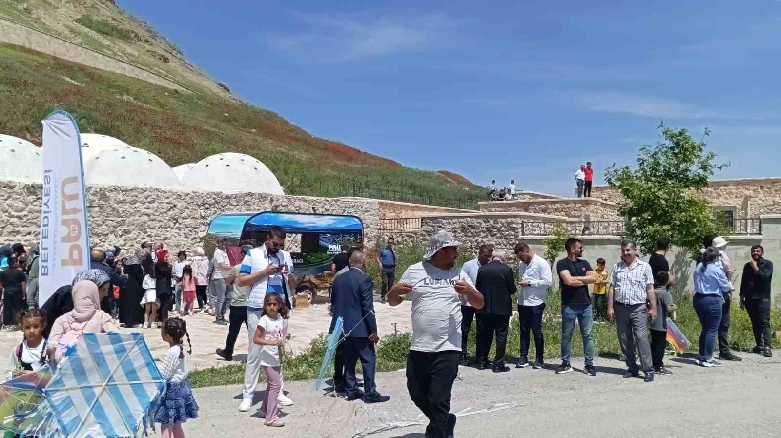 Vefat eden oğlu anısına u&ccedil;urtma şenliği d&uuml;zenledi
