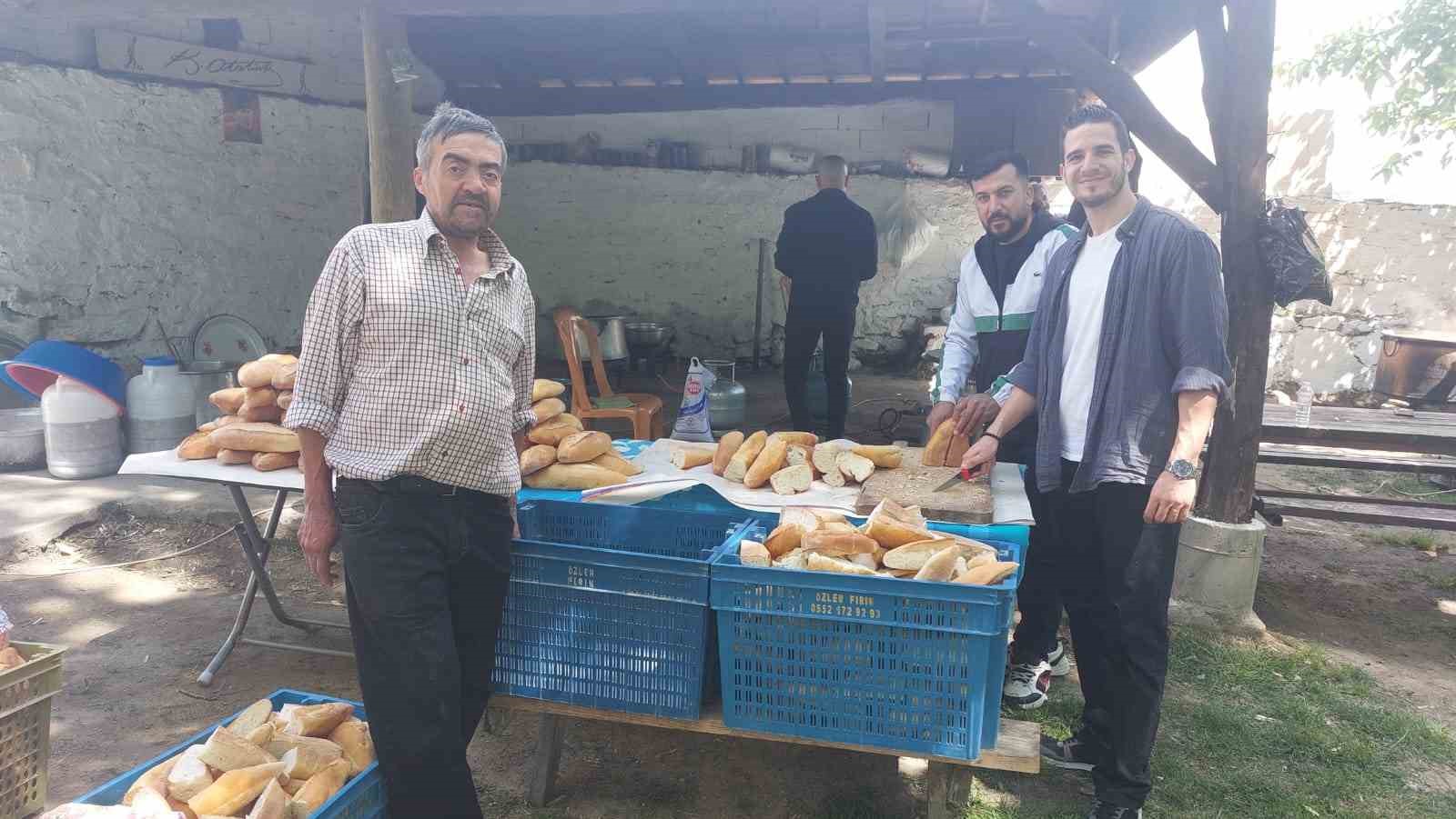 Buldan’da 20 yıllık Bahçeli Dede hayrı bu yılda devam etti