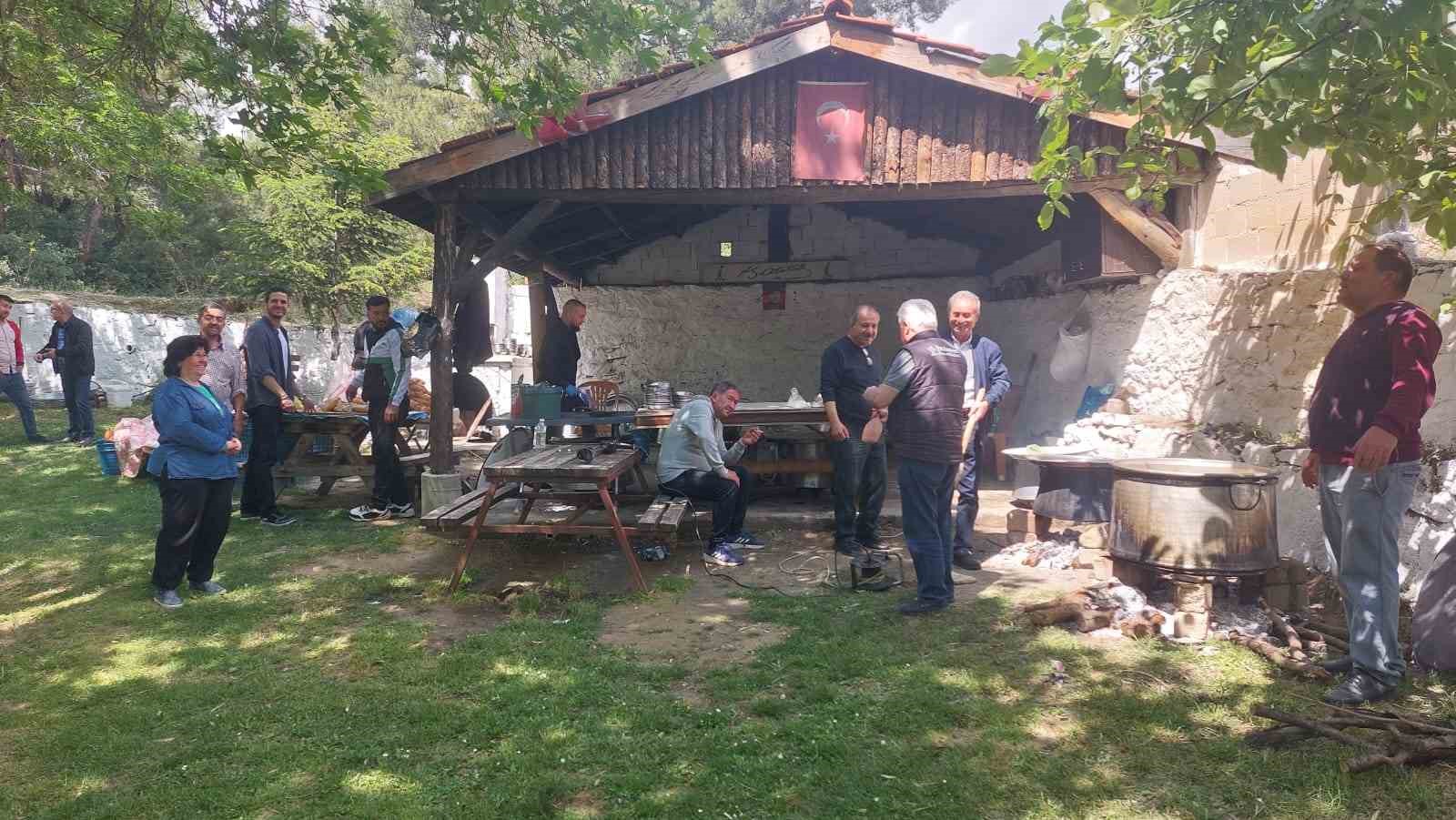 Buldan&rsquo;da 20 yıllık Bah&ccedil;eli Dede hayrı bu yılda devam etti
