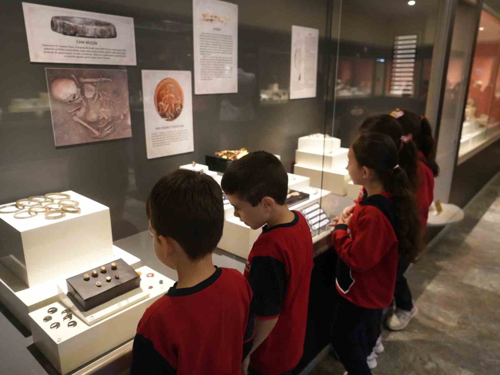 Kastamonu’da 52 bronzdan oluşan sergi yoğun ilgi gördü