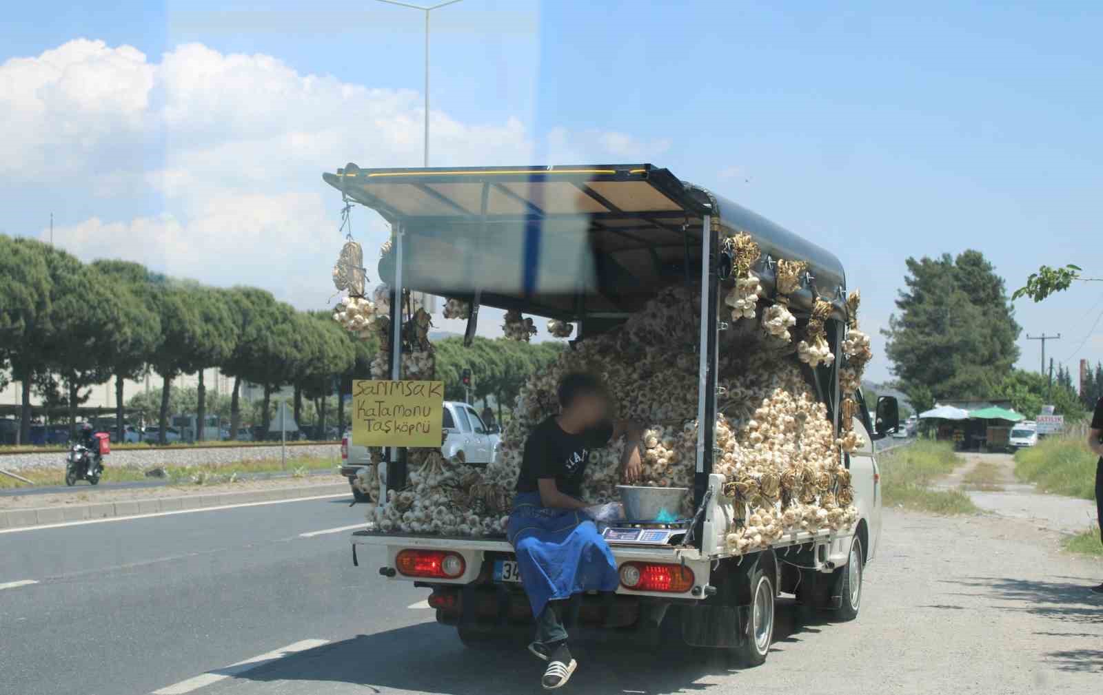 Sarımsak satıcısının tehlikeli yolculuğu
