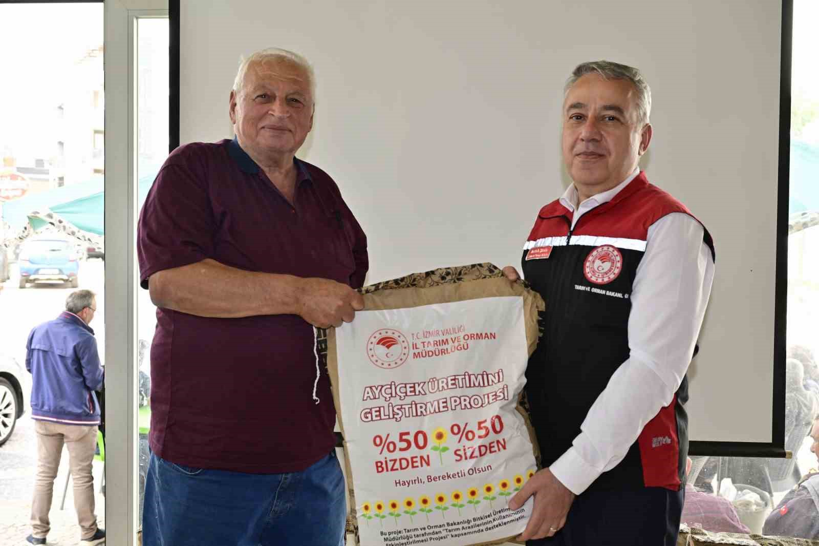 Ay&ccedil;i&ccedil;eği &uuml;reticilerine yerli tohum desteği
