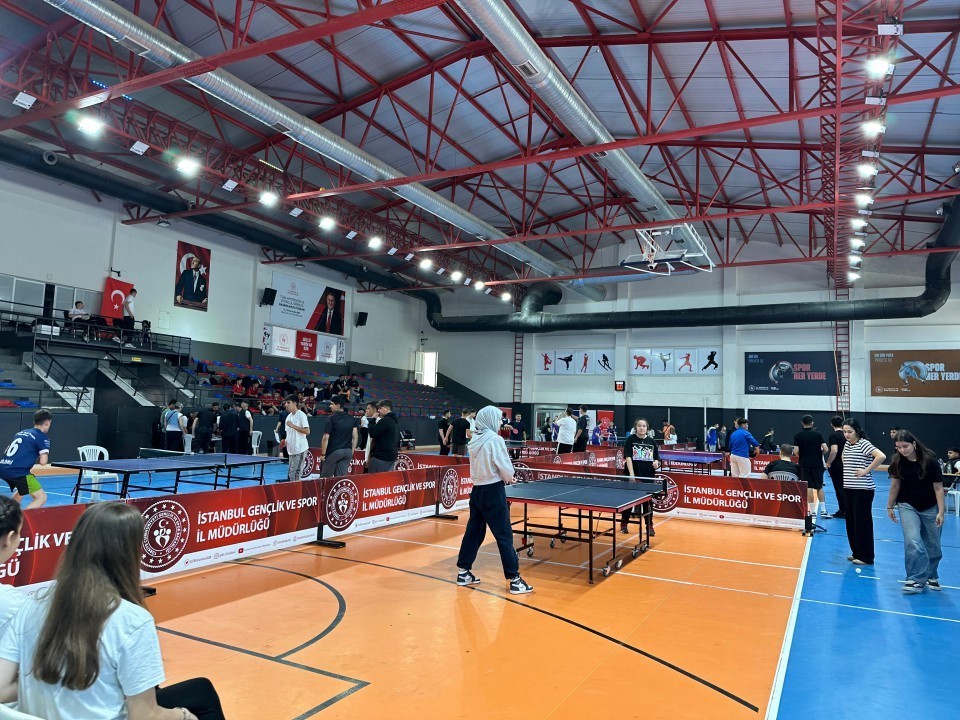 Silivri 19 Mayıs Gen&ccedil;lik Haftası&rsquo;nda masa tenisi turnuvası d&uuml;zenlendi
