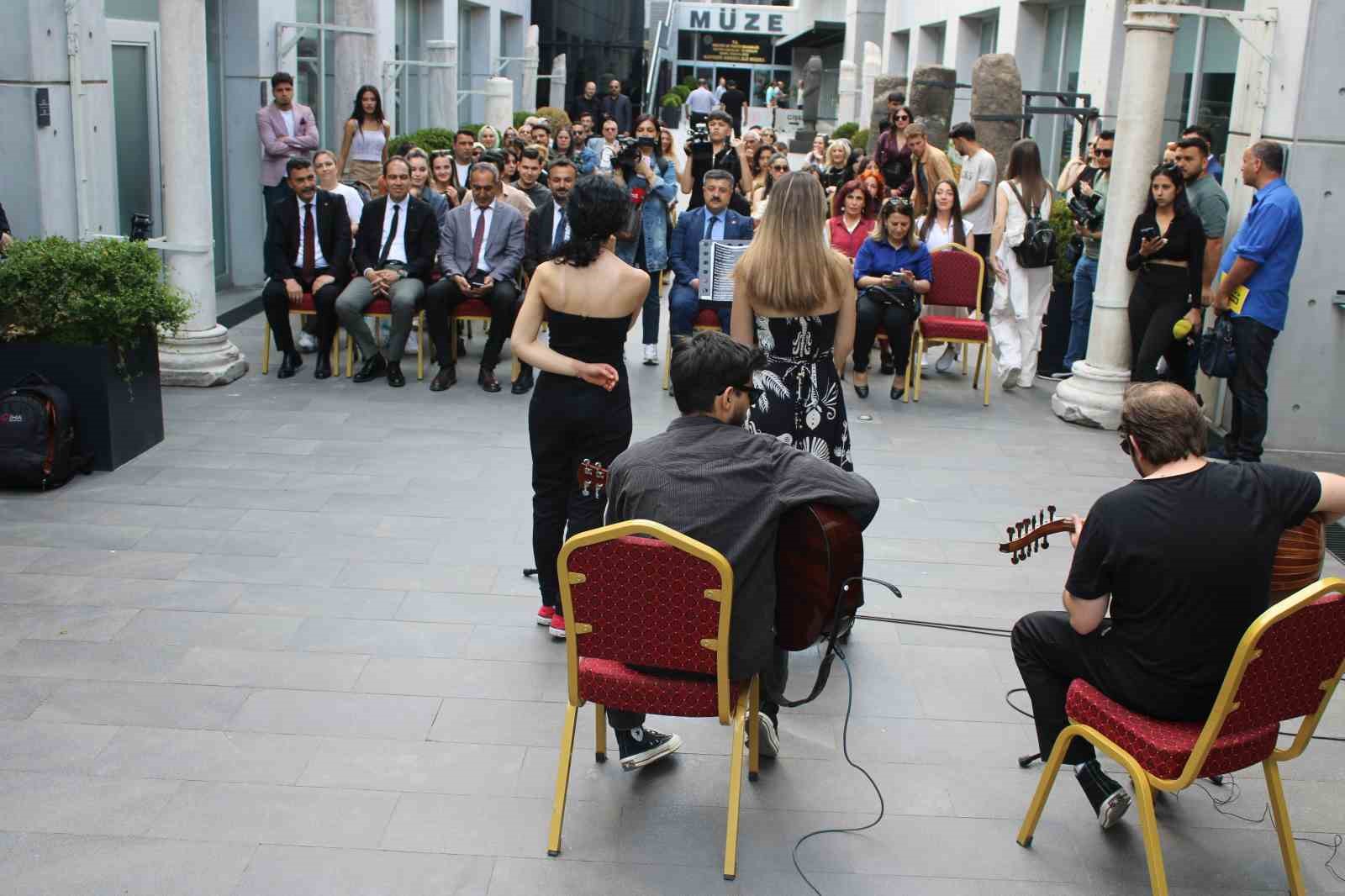 &Uuml;niversite &ouml;ğrencileri h&uuml;nerlerini sergiledi
