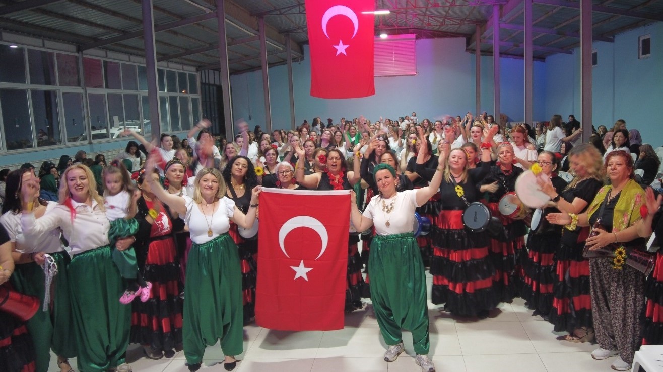 Şalvar gecesinde 19 Mayıs coşkusu