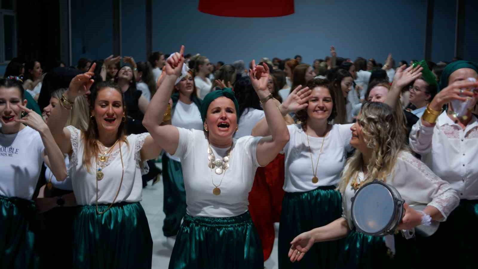 Şalvar gecesinde 19 Mayıs coşkusu
