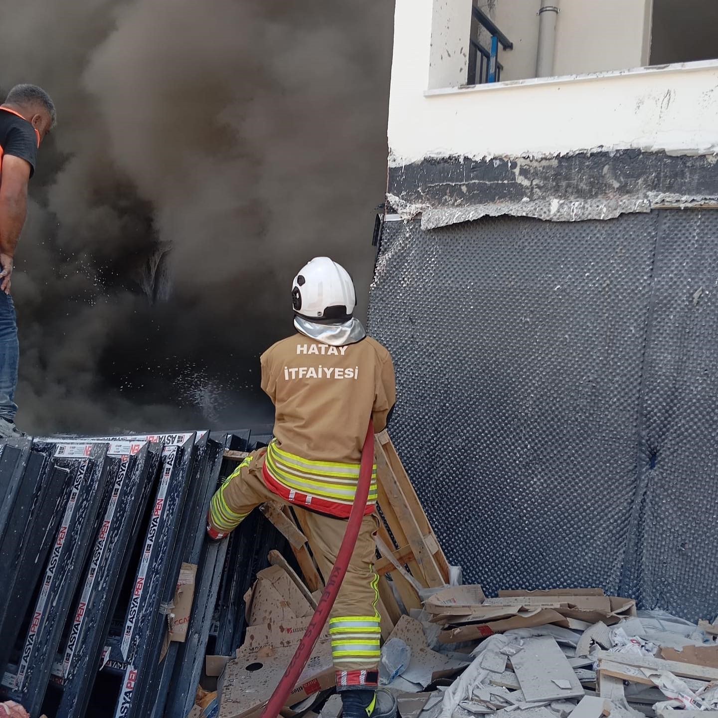 Antakya’da inşaat alanında yangın
