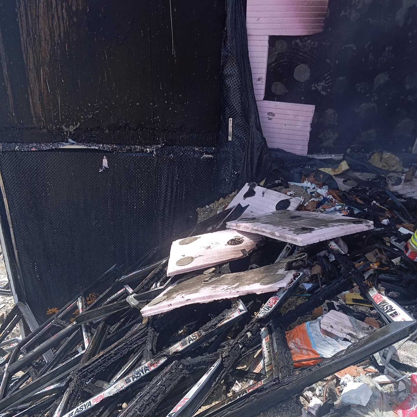 Antakya’da inşaat alanında yangın