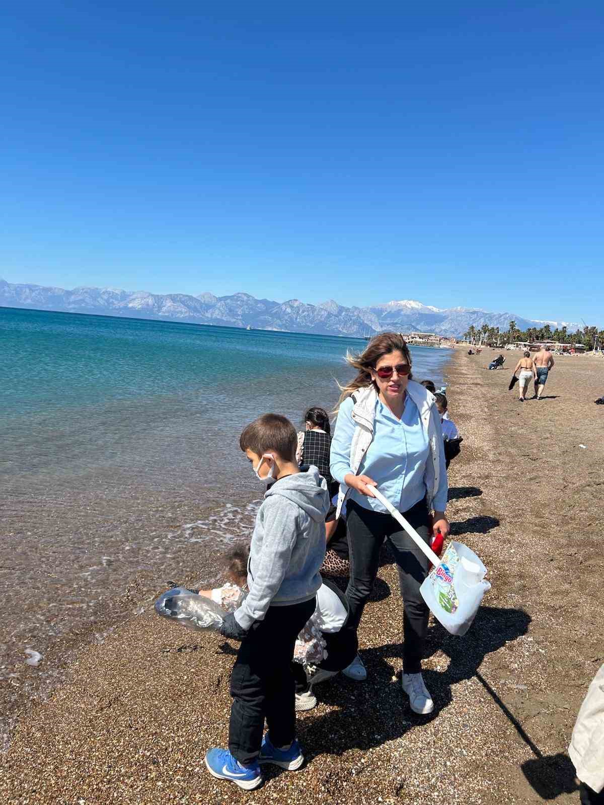 Bir kutuyla başladı, iyilik hareketine dönüştü
