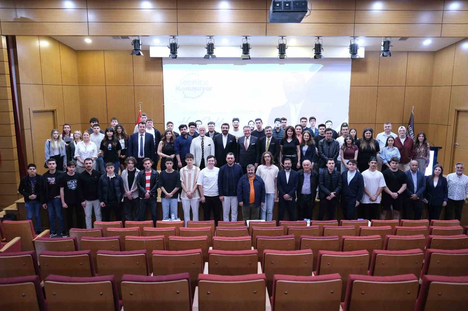 Ünlü tasarımcı Mudanya Üniversitesi’nde tecrübelerini paylaştı