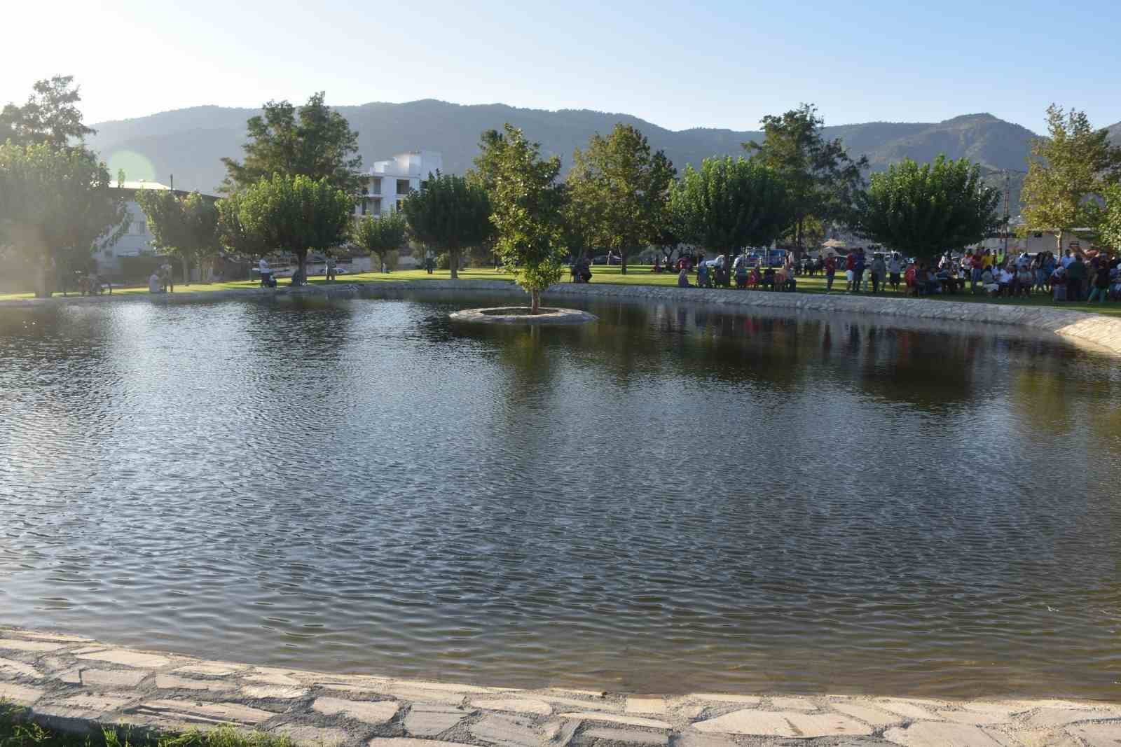 Buharkent’te Millet Bahçesi hizmete açıldı