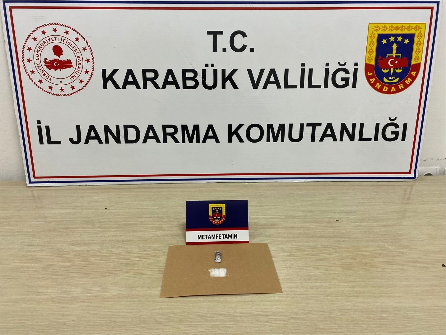 Karab&uuml;k&rsquo;te uyuşturucu operasyonlarında 9 kişi yakalandı
