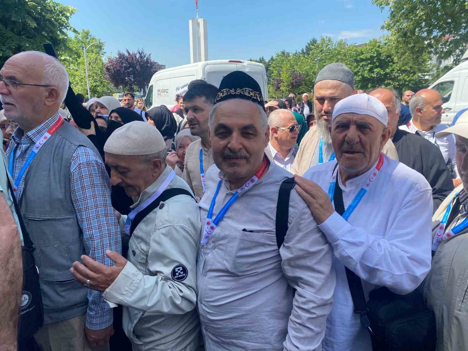 Hacı adayları dualarla kutsal topraklara uğurlandı
