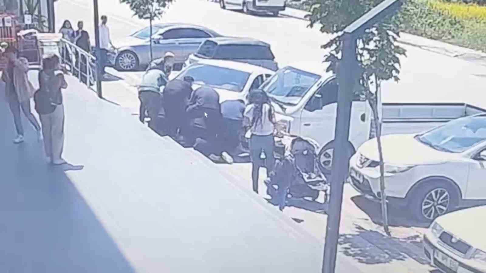 Park edilmek istenen otomobilin &ccedil;arptığı &ouml;ğrenci ağır yaralandı
