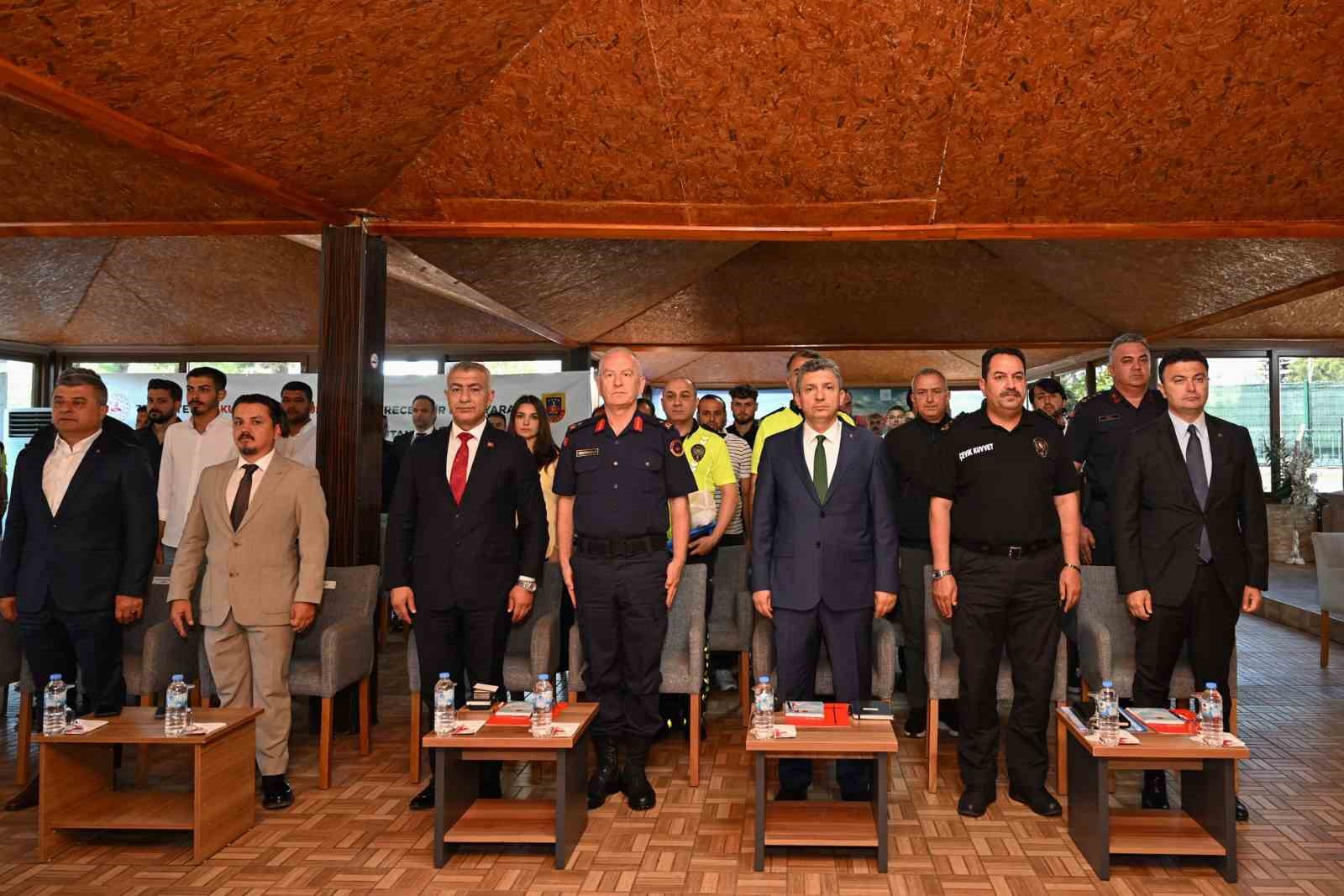 Vali Şahin: "Emniyet kemeri konusunda taviz vermeyeceğiz"
