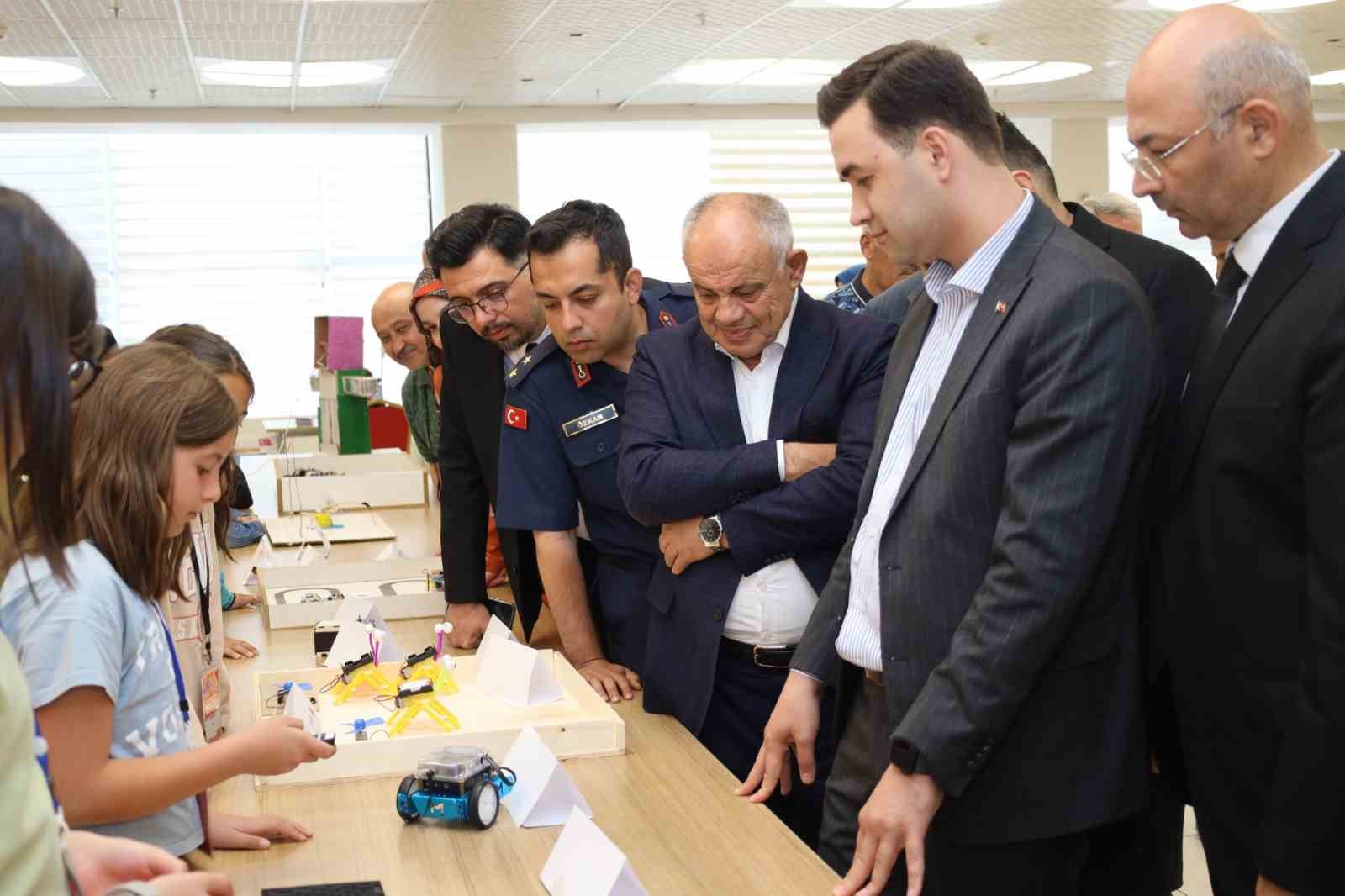 Yahyalı’da Robotik Kodlama ve Teknoloji Zirvesi gerçekleştirildi