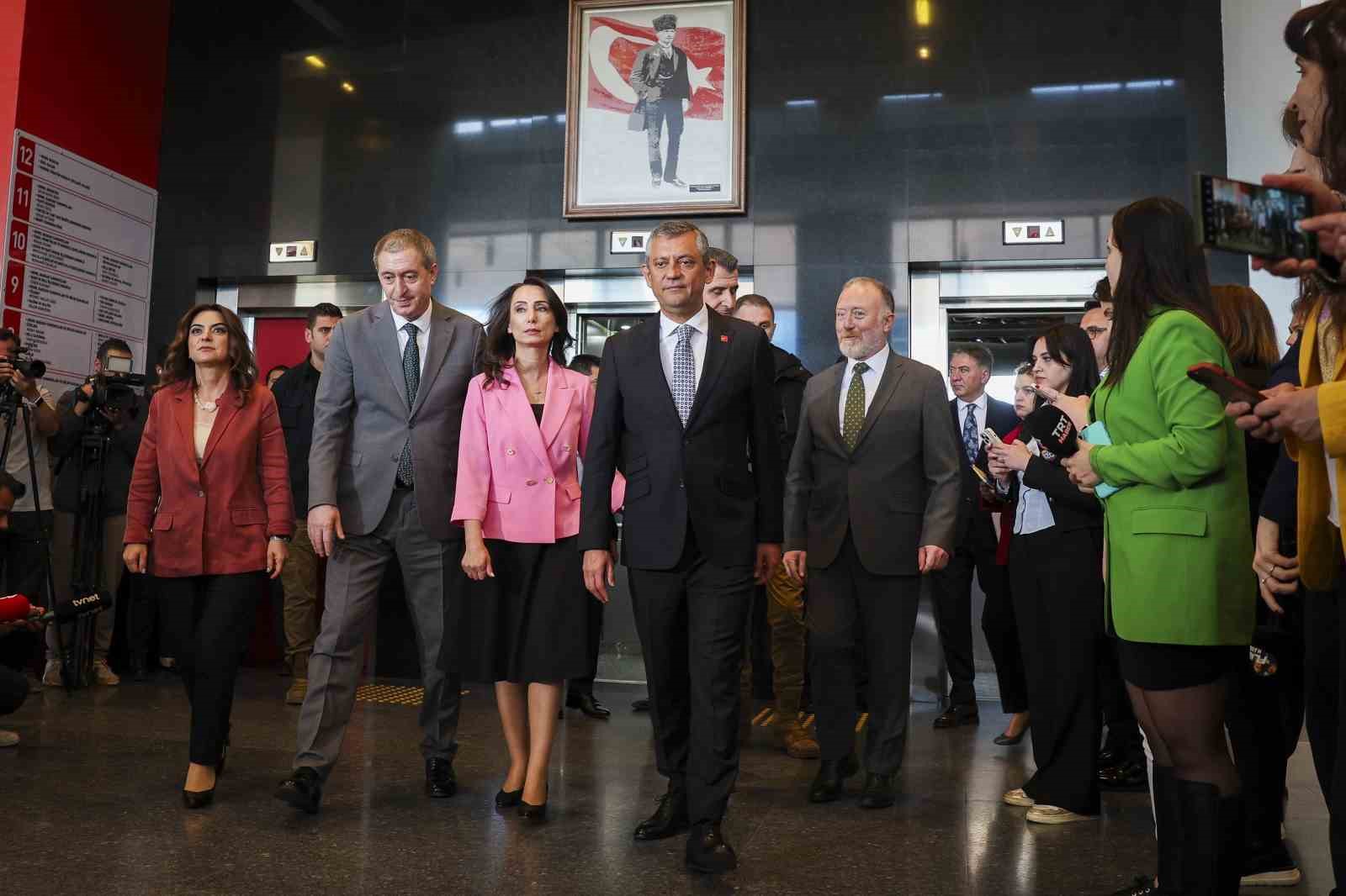 CHP lideri Özgür Özel, DEM Parti heyetini kabul etti