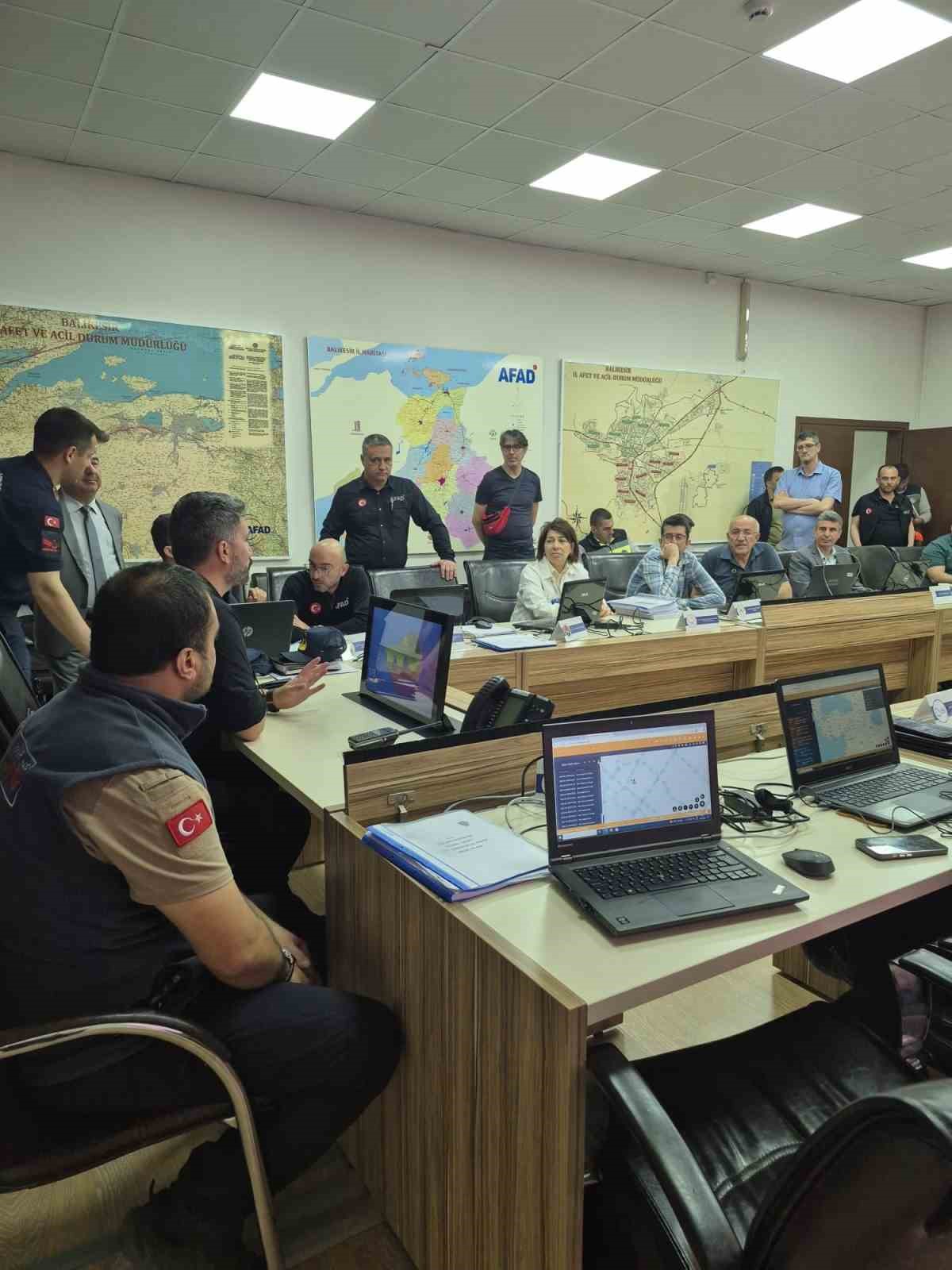 Balıkesir&rsquo;de deprem tatbikatı ger&ccedil;eği aratmadı
