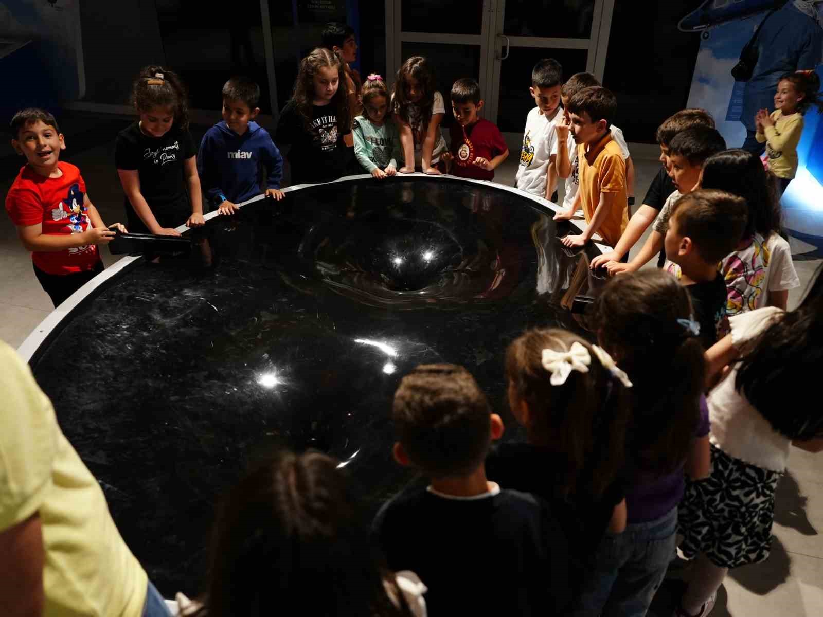 Bolu’dan Düzce’ye gelen öğrenciler bilim deneyi yaşadı