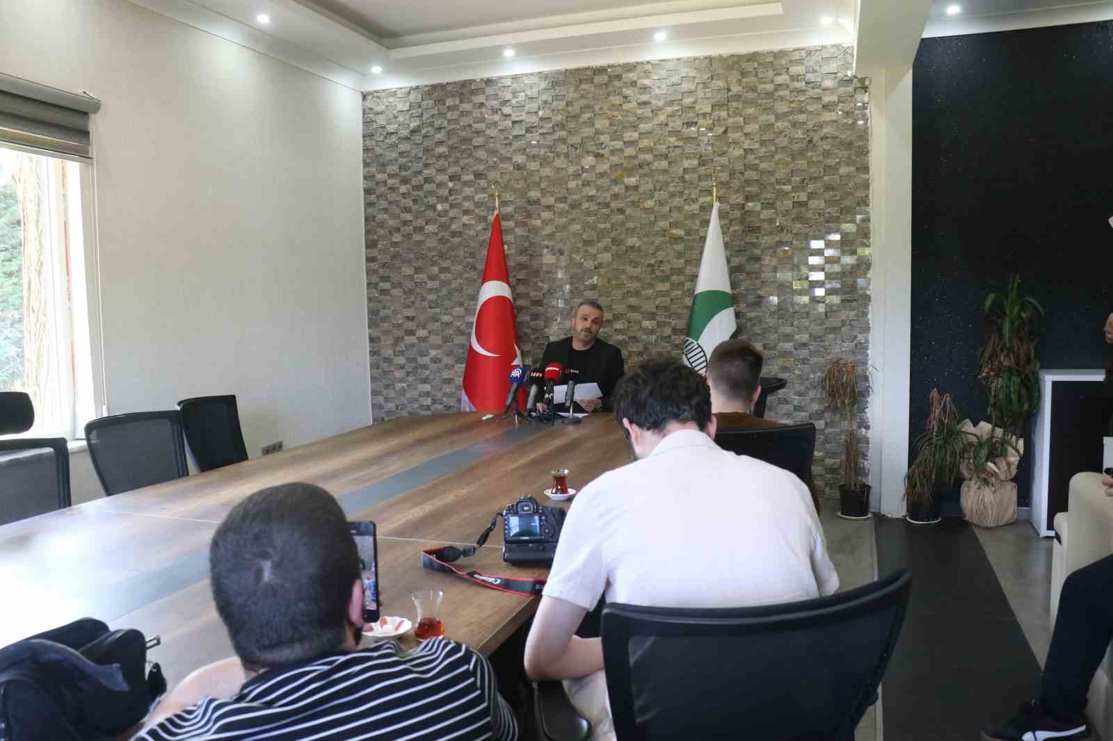 Sakaryaspor Başkanı Cumhur Genç, kulübün mali tablosunu açıkladı
