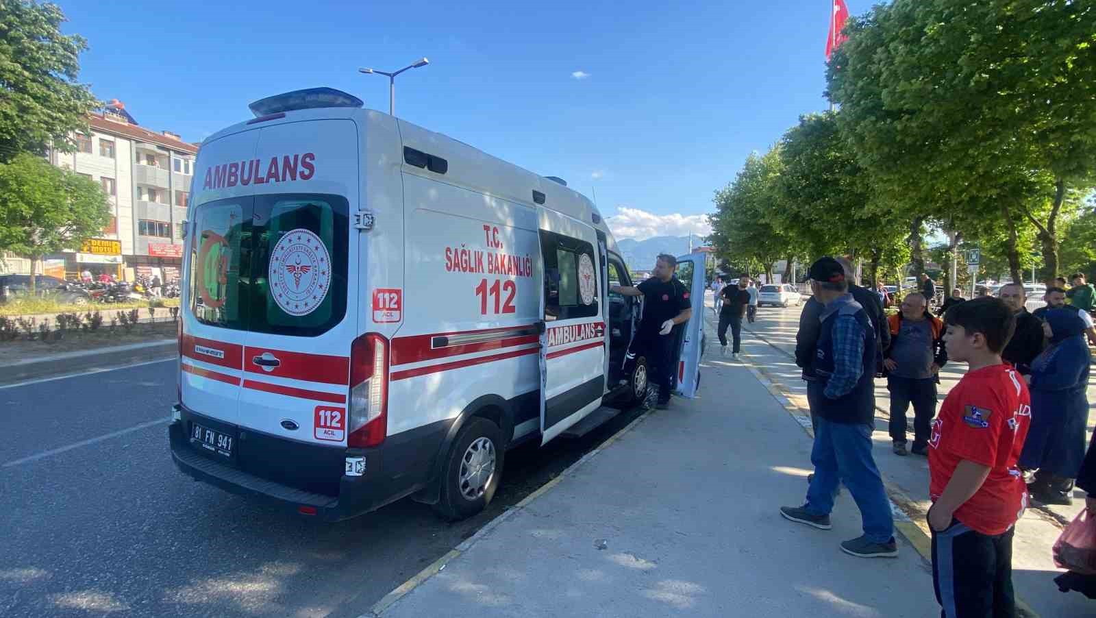 Motosiklet babaanne ile torununa çarptı: 3 yaralı