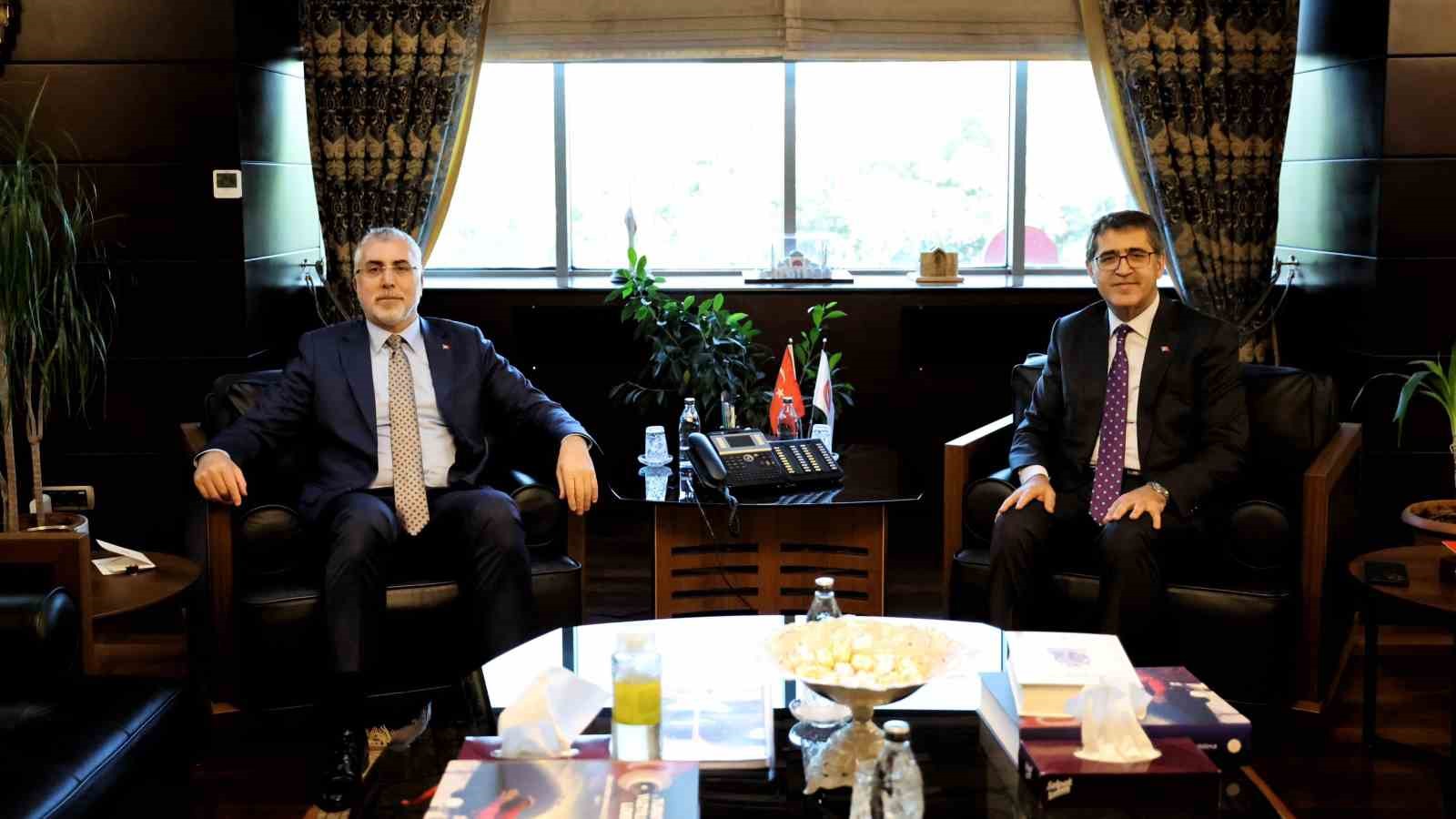 Bakan Işıkhan, Cumhurbaşkanlığı Strateji ve Bütçe Başkanı Şenel ile bir araya geldi