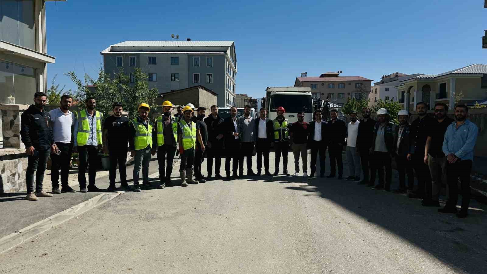 Hakkari Valisi Çelik’ten Yüksekova’da 5 mahalleye doğalgaz müjdesi