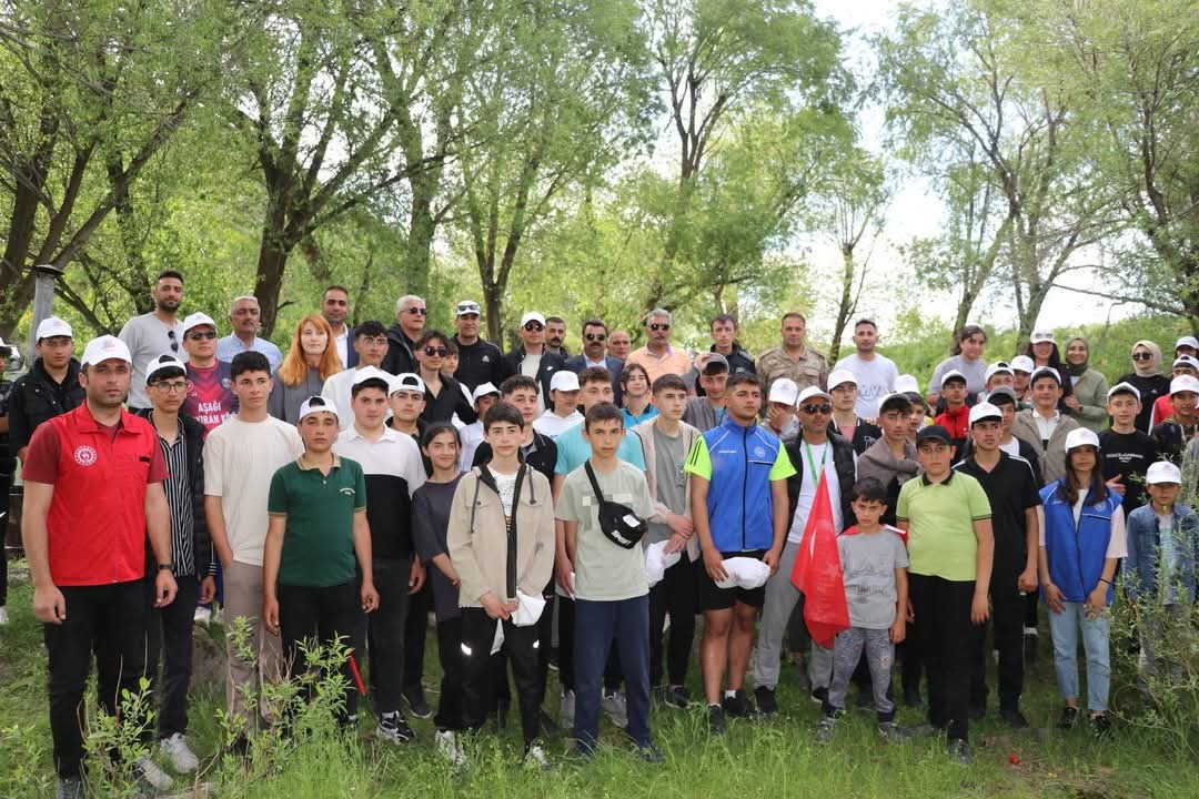 Tutak’ta "Gençlik Haftası" etkinlikleri kapsamında bisiklet turu düzenlendi