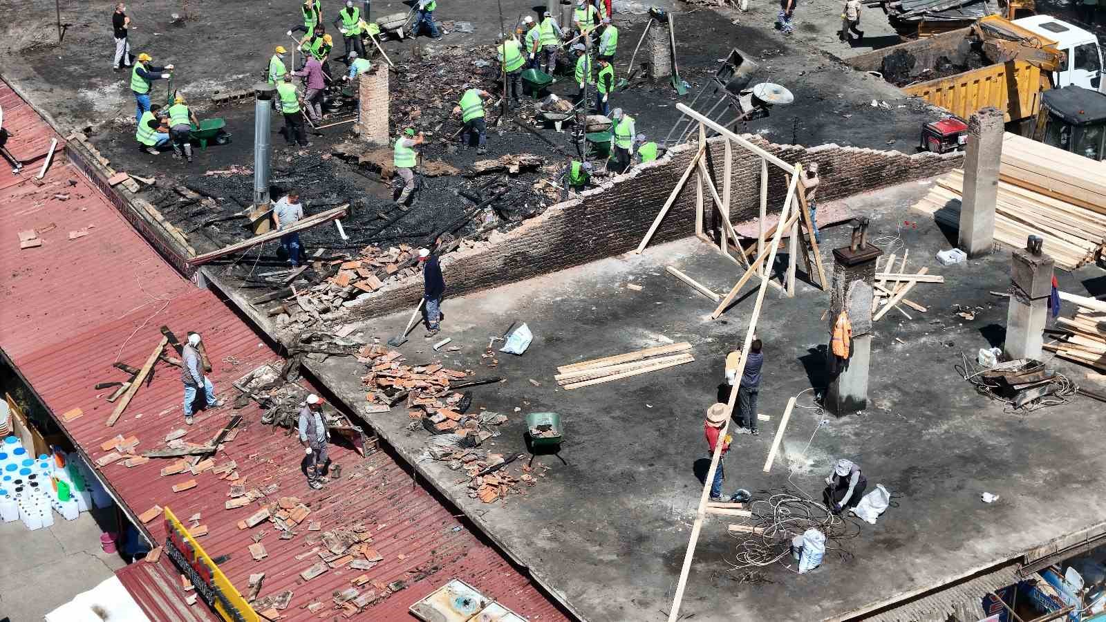 Yangında zarar gören işyerlerinde çalışmalar sürüyor