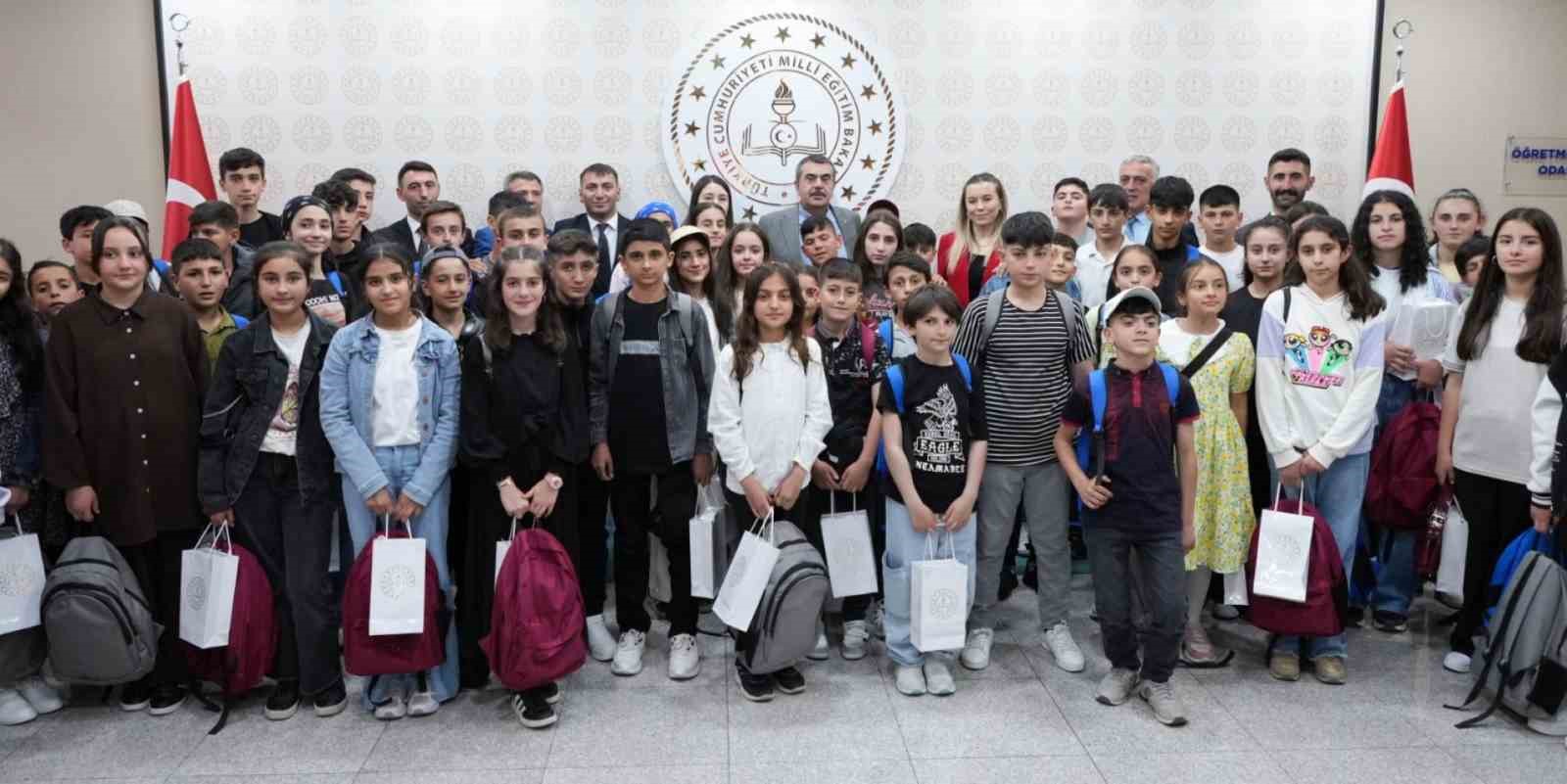 Uzundereli öğrencilerden Ankara çıkarması: Bakan Yusuf Tekin’e ziyaret